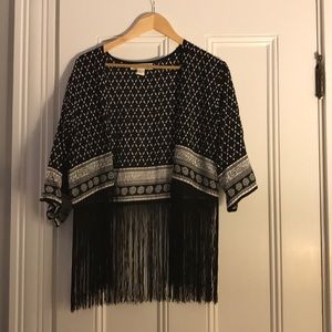 Black and white top with fringe and great pattern.